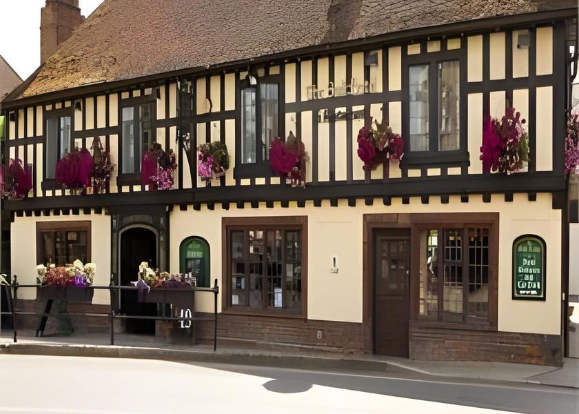 England Halstead Exterior view
