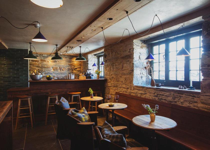 Wales Cardigan bar/lounge