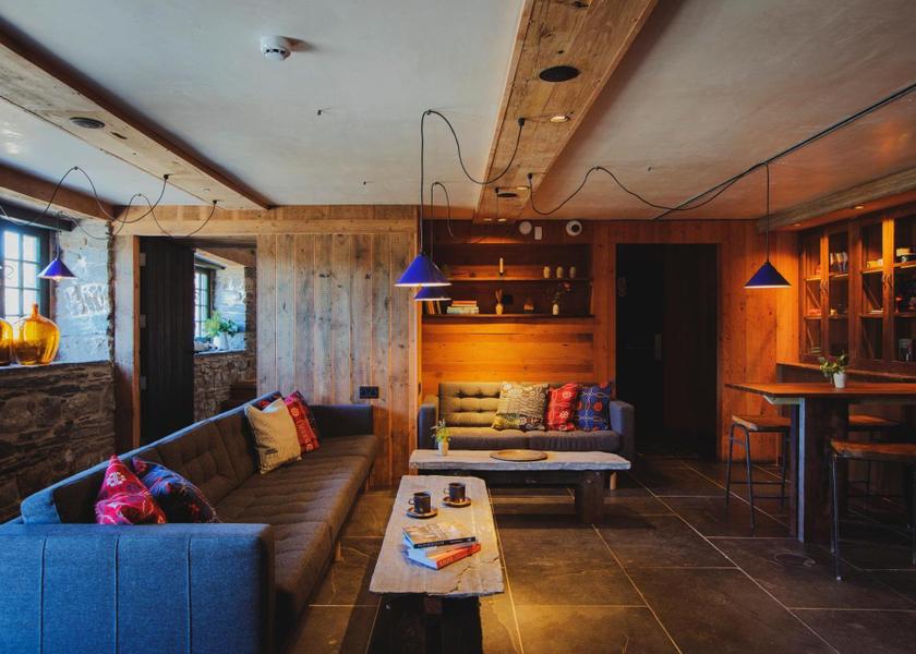 Wales Cardigan lobby