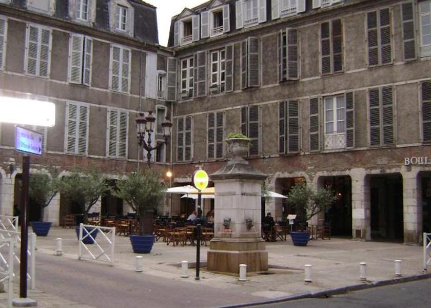 Nouvelle-Aquitaine Pau Exterior view