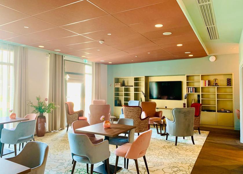 shared lounge/tv area