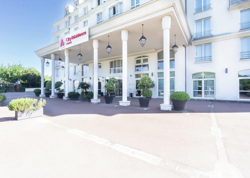 Île-de-France Roissy-en-France Front of property