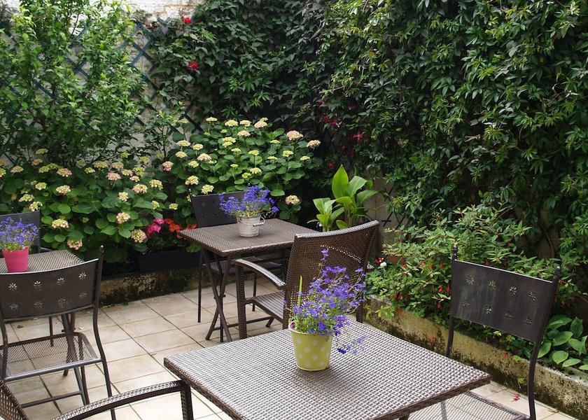Hauts-de-France Abbeville Outdoor dining