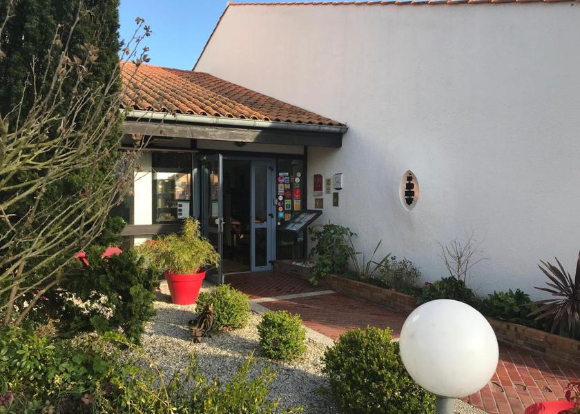  Saint-Louis exterior view