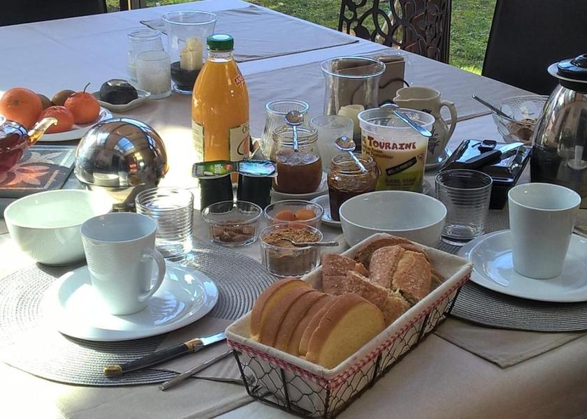  Saint-Louis food and beverages