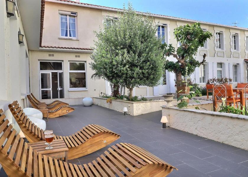  Saint-Louis exterior view