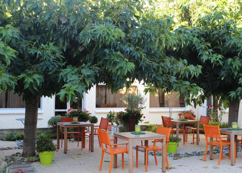  Saint-Louis facilities