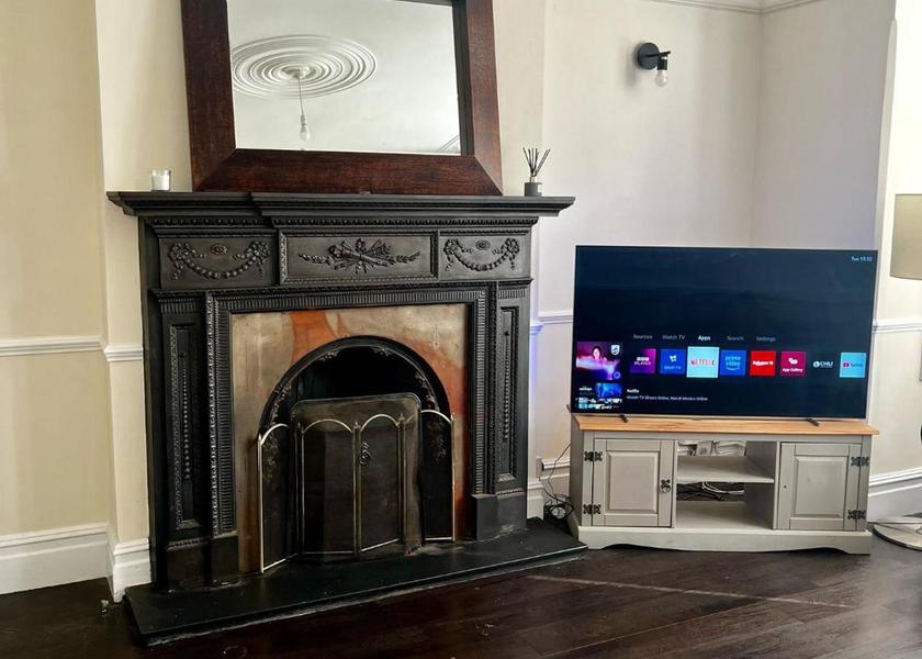 shared lounge/tv area