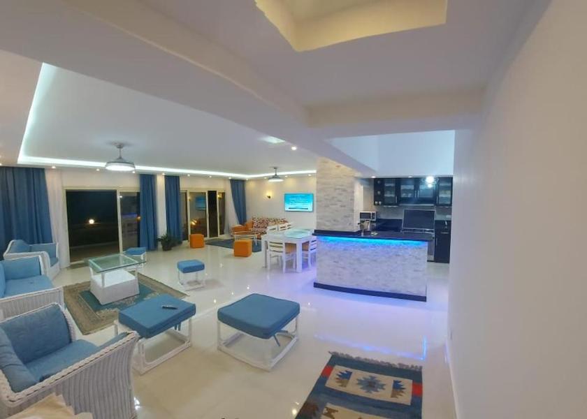 shared lounge/tv area