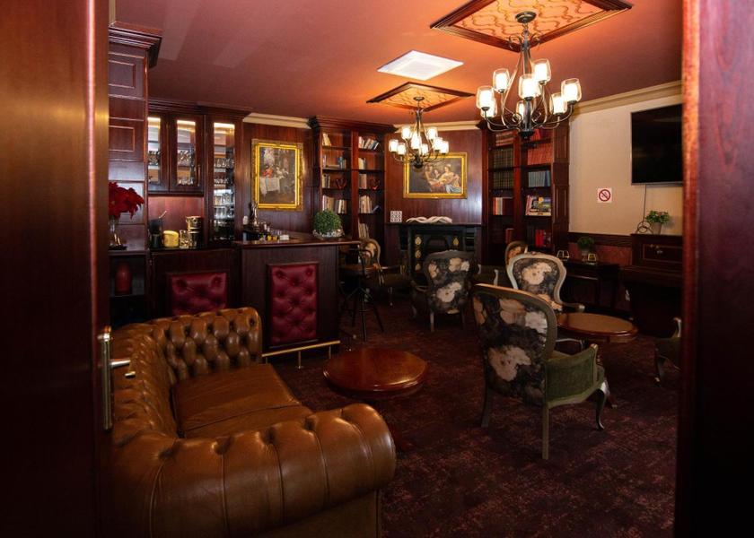 shared lounge/tv area