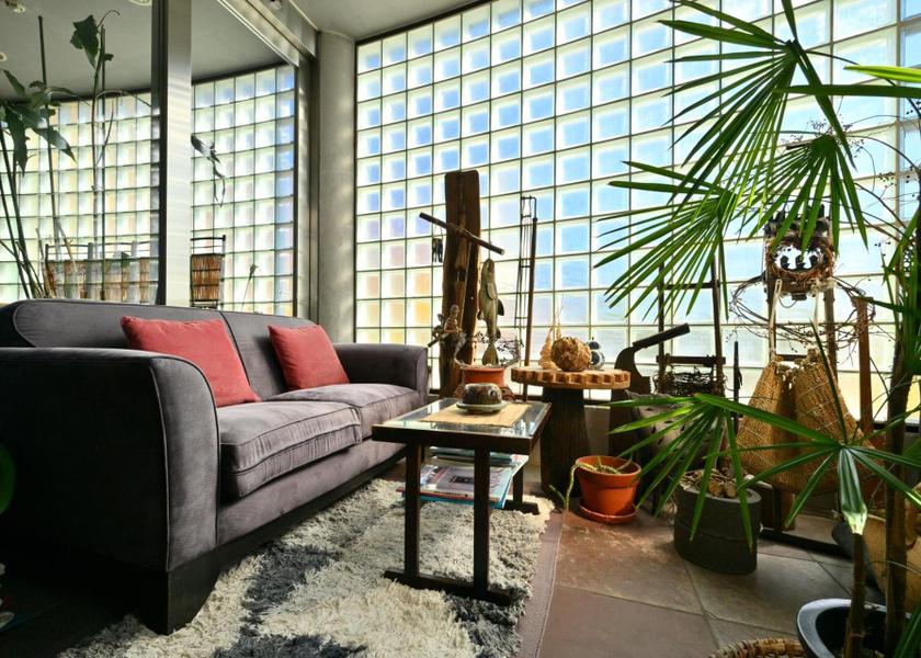 shared lounge/tv area