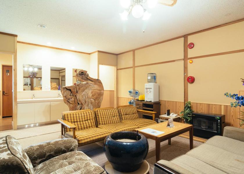 shared lounge/tv area