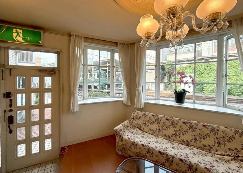 shared lounge/tv area