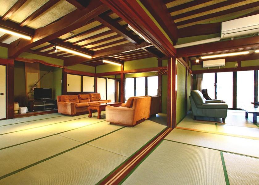 shared lounge/tv area