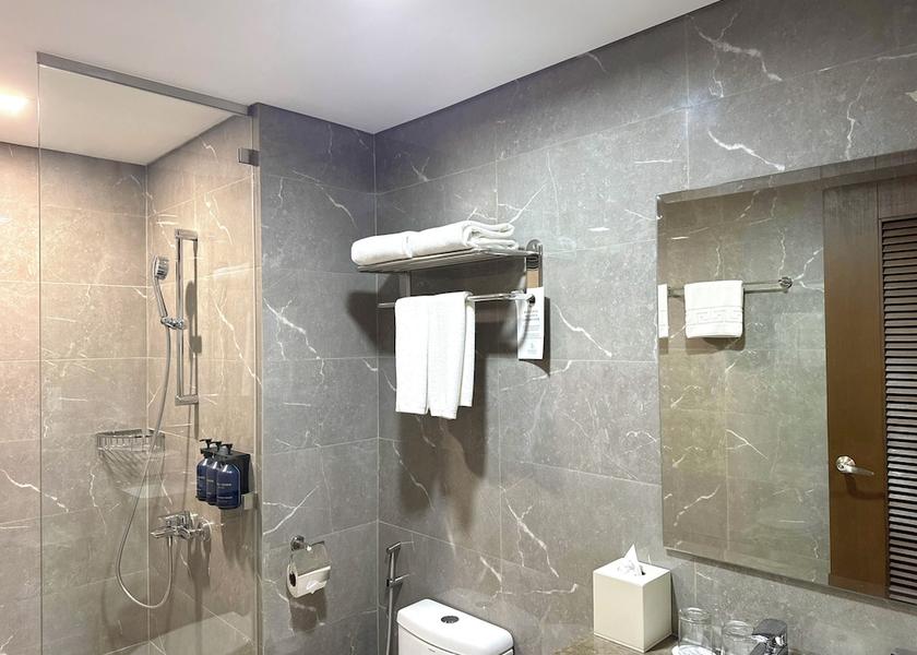  Parañaque Bathroom