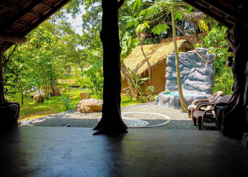 shared lounge/tv area