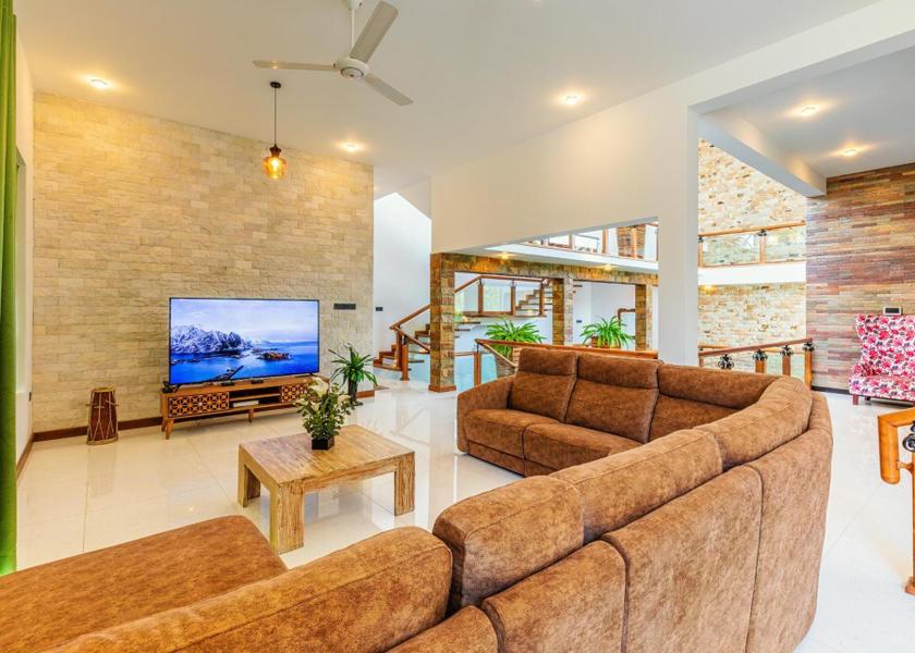 shared lounge/tv area