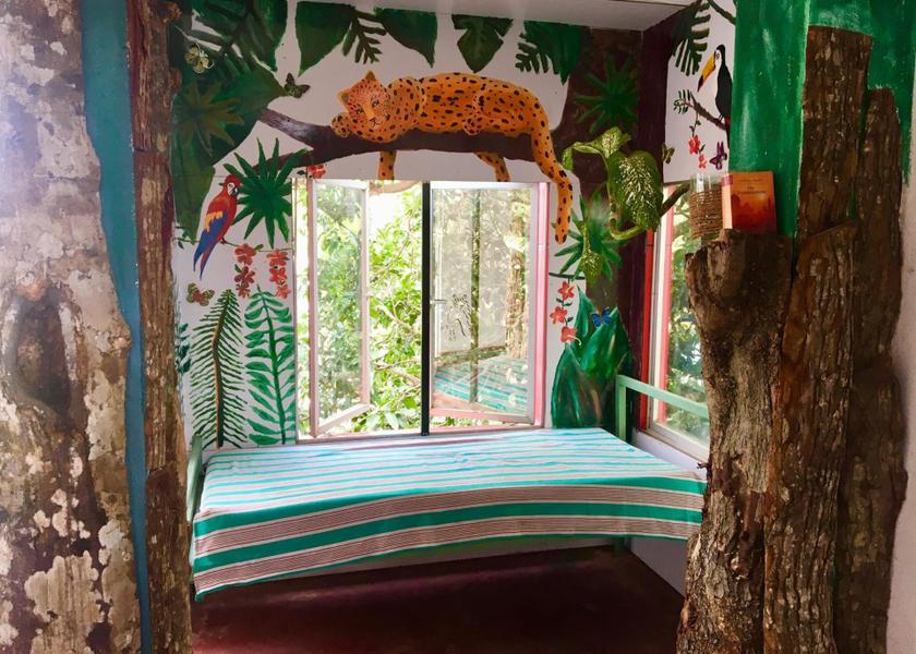 Matara District Weligama shared lounge/tv area