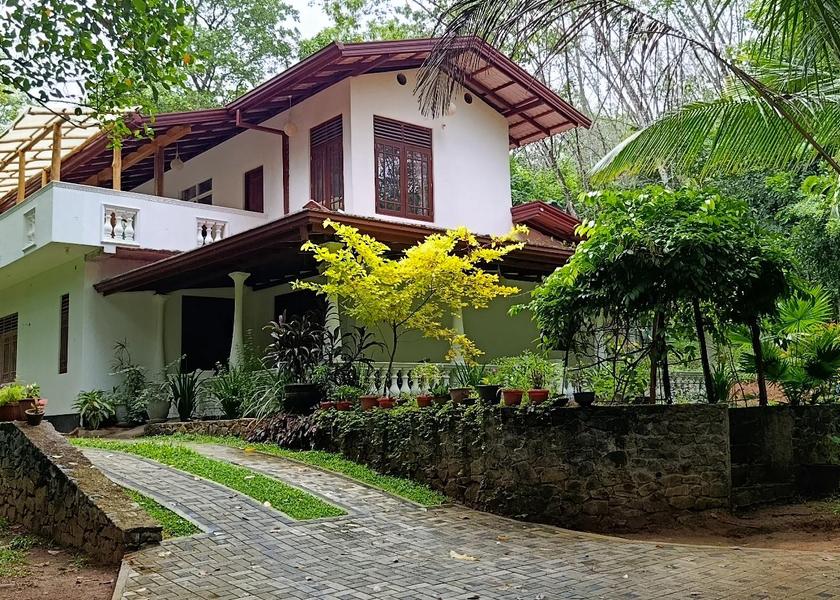 Sabaragamuwa Province Warakapola villa