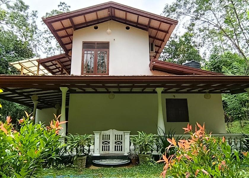 Sabaragamuwa Province Warakapola exterior view