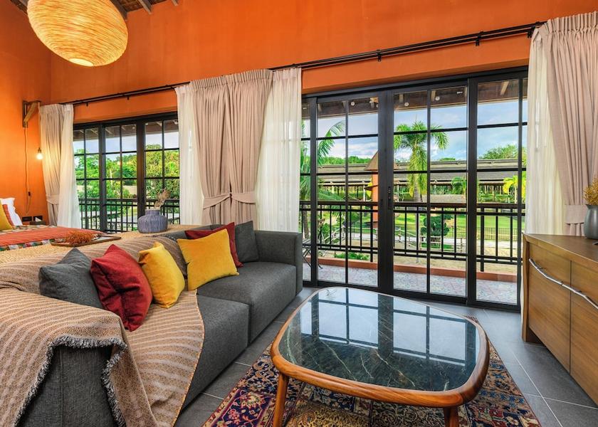 Phuket Province Si Sunthon Living room