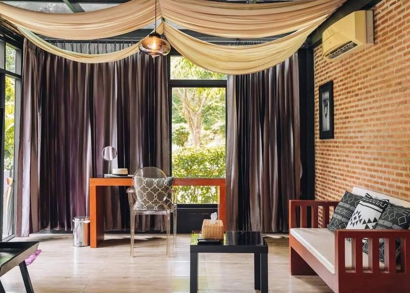 Ratchaburi Province Suan Phueng Public Areas