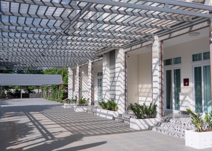  Luang Prabang balcony/terrace