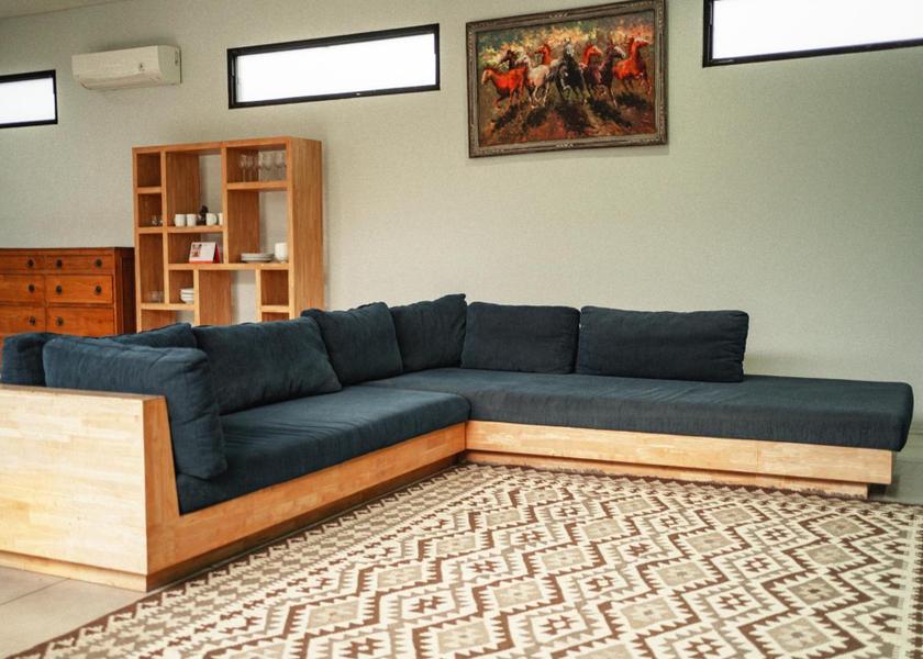 shared lounge/tv area