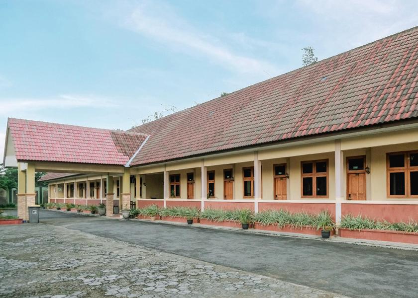 Central Java Pati Hotel Exterior