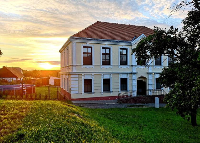 South Moravian Region Uherčice Hotel Exterior