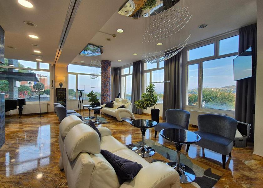 shared lounge/tv area