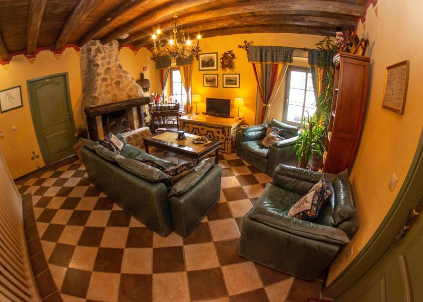 shared lounge/tv area