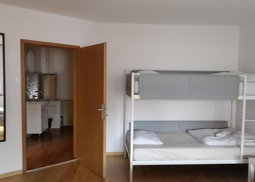  Ljubljana Economy Quadruple Room with Shared Bathroom