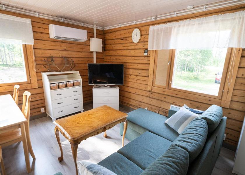 shared lounge/tv area