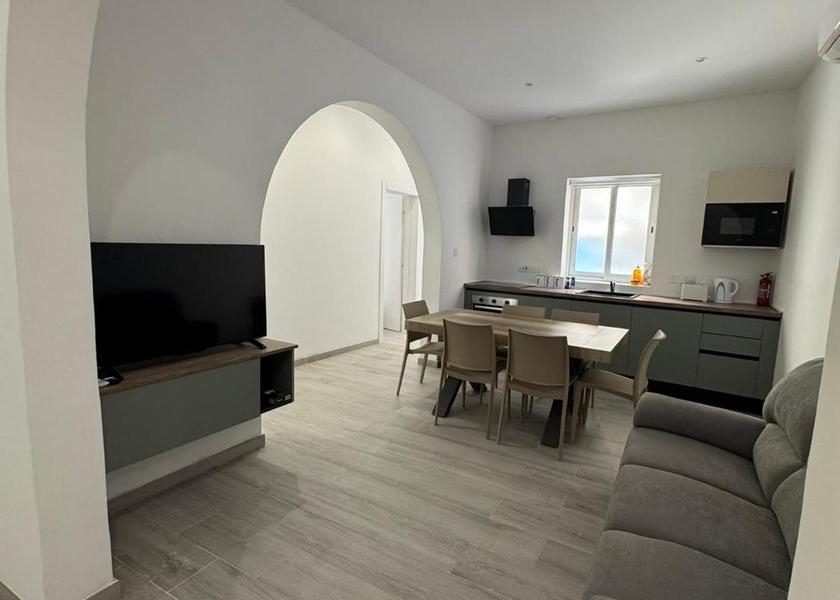 shared lounge/tv area