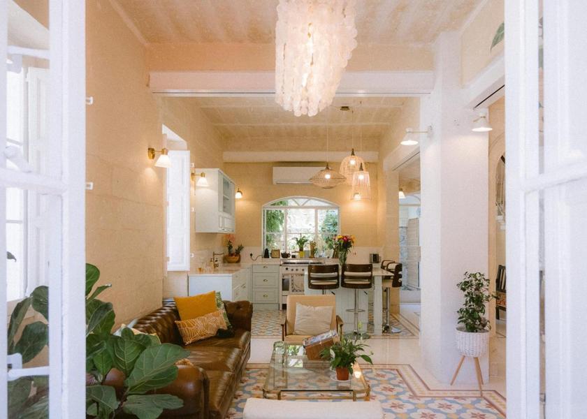 shared lounge/tv area