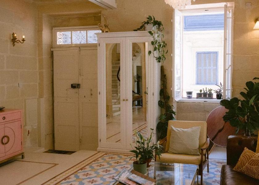 shared lounge/tv area