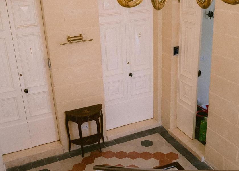 shared lounge/tv area