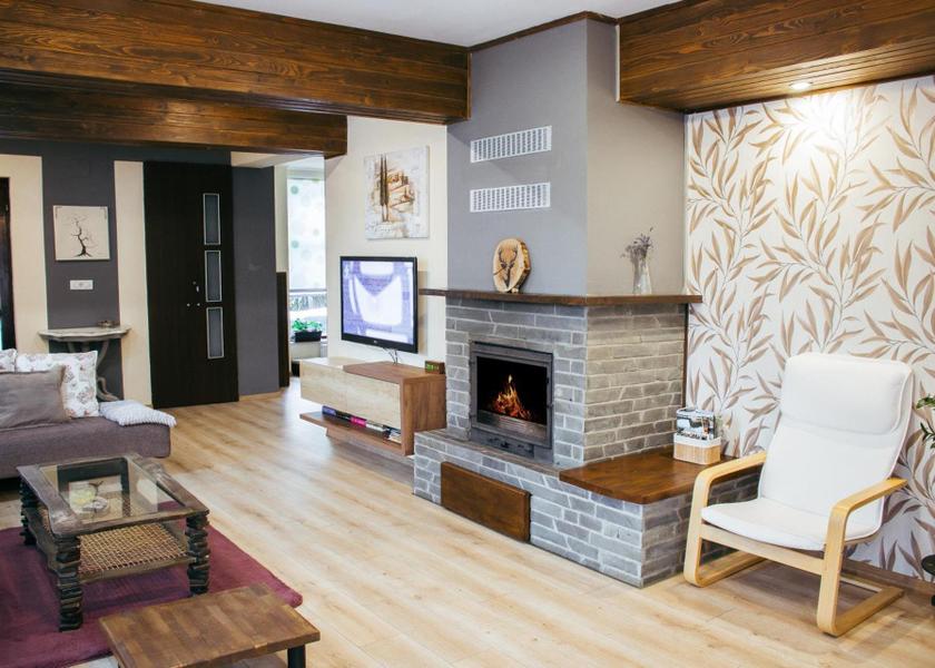 shared lounge/tv area