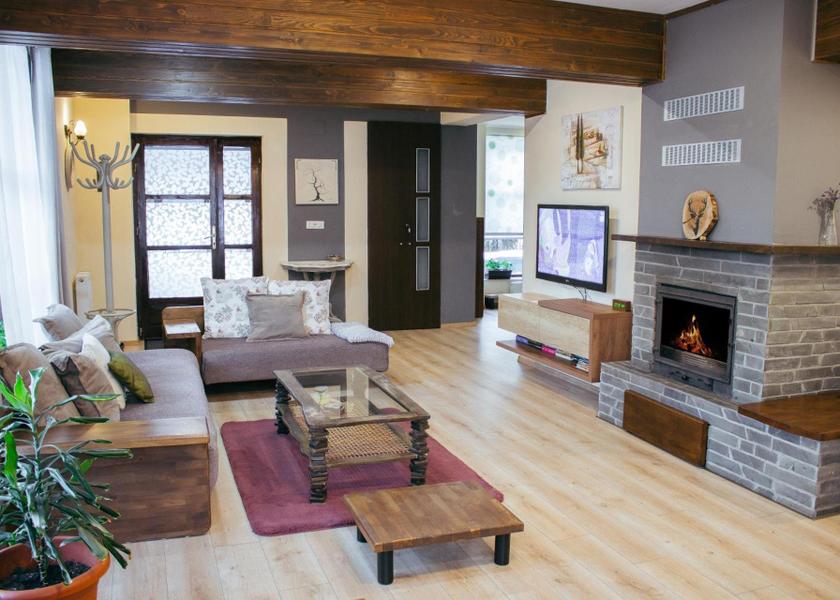 shared lounge/tv area