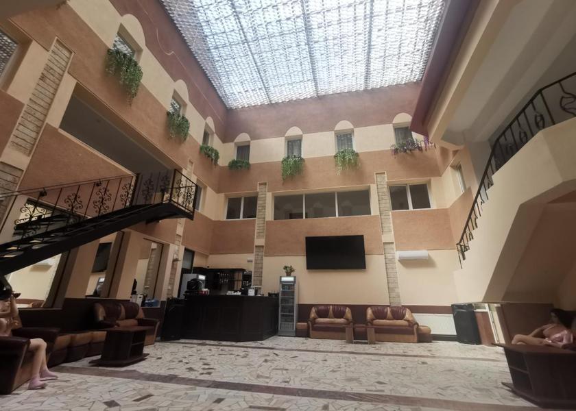 shared lounge/tv area