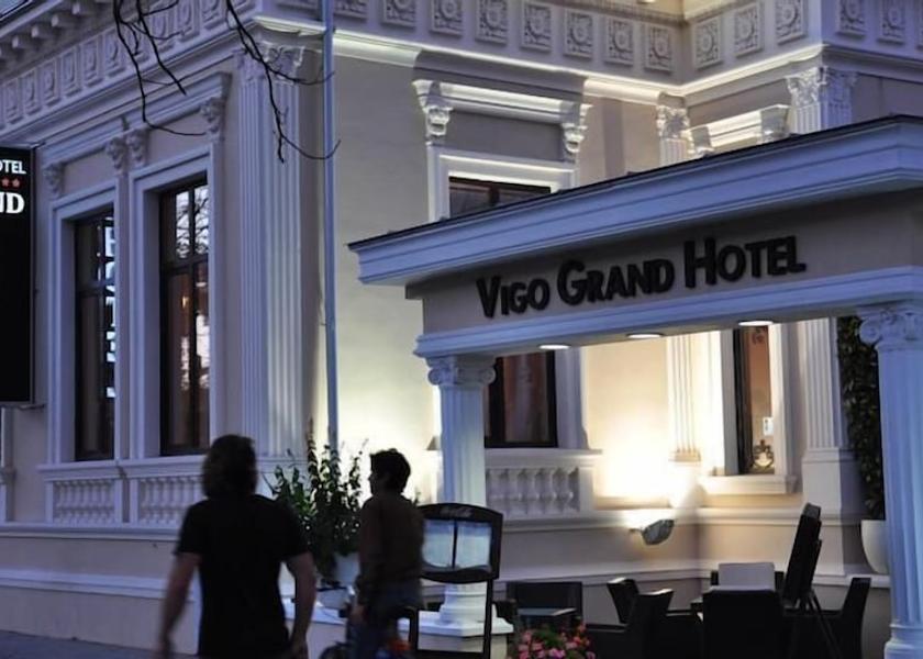 Prahova County Ploiesti Front of property - evening/night