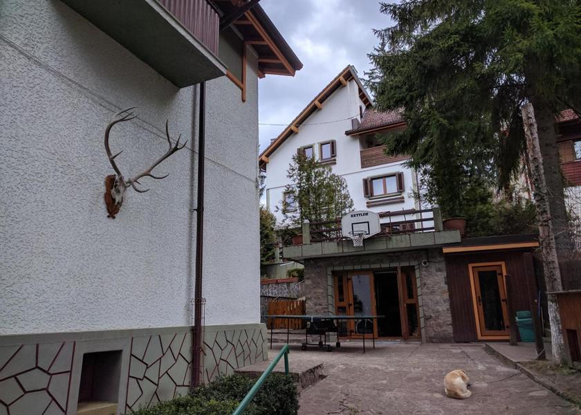  Predeal exterior view