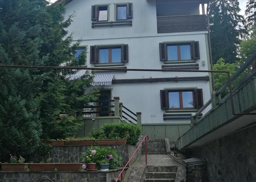  Predeal exterior view