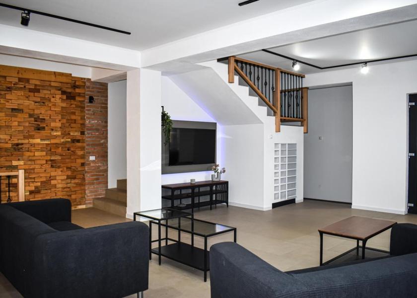 shared lounge/tv area