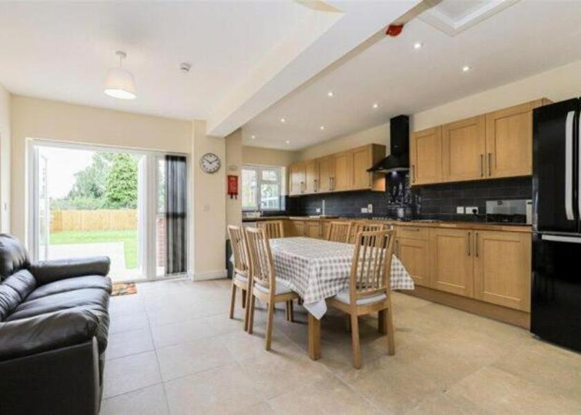 shared lounge/tv area