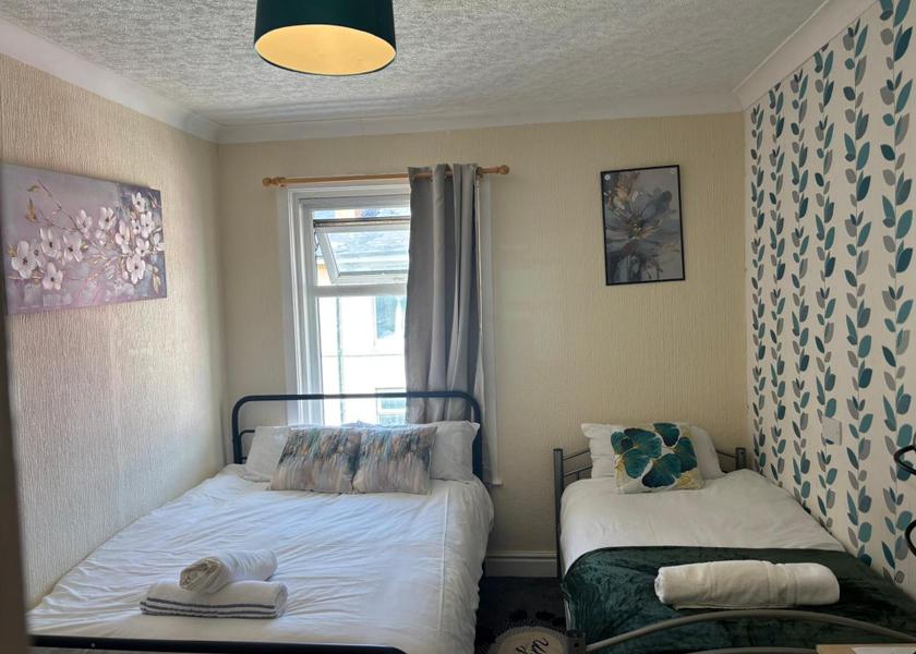 England Blackpool Triple Room with Private Bathroom