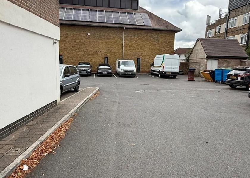 England Walton-on-Thames RV or truck parking