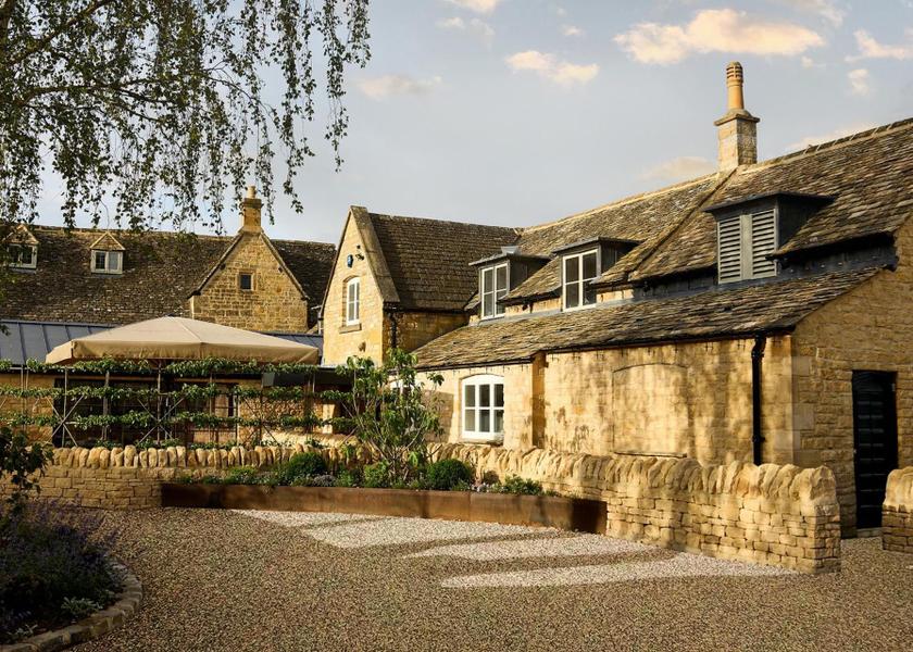 England Broadway exterior view