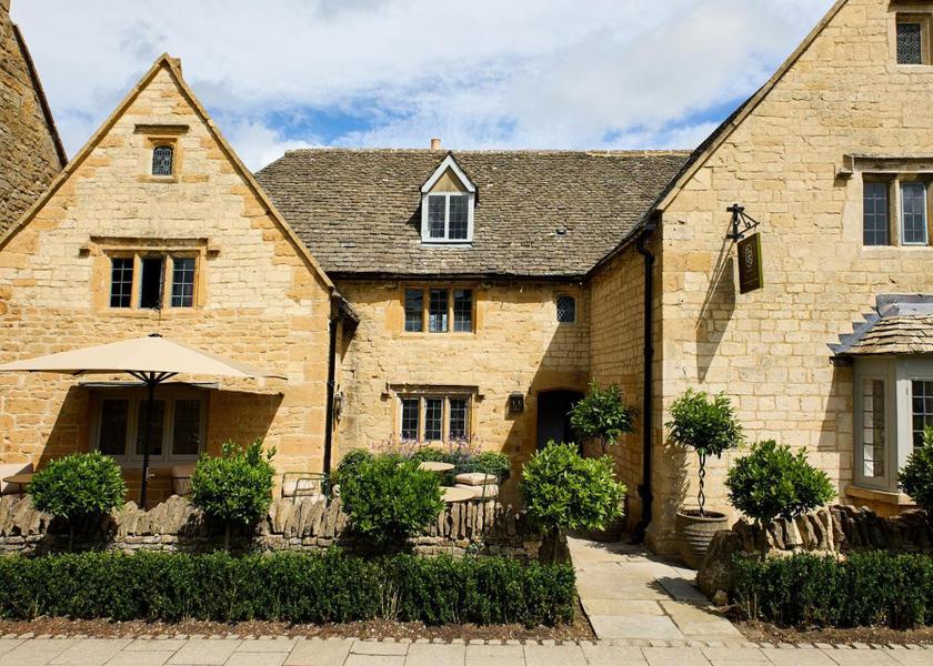 England Broadway exterior view